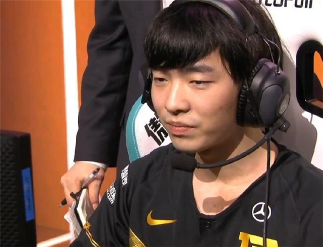 穆古鲁扎意外战胜RNG，战术调整引爆全场！观众掌声雷动(穆古鲁扎技术特点)