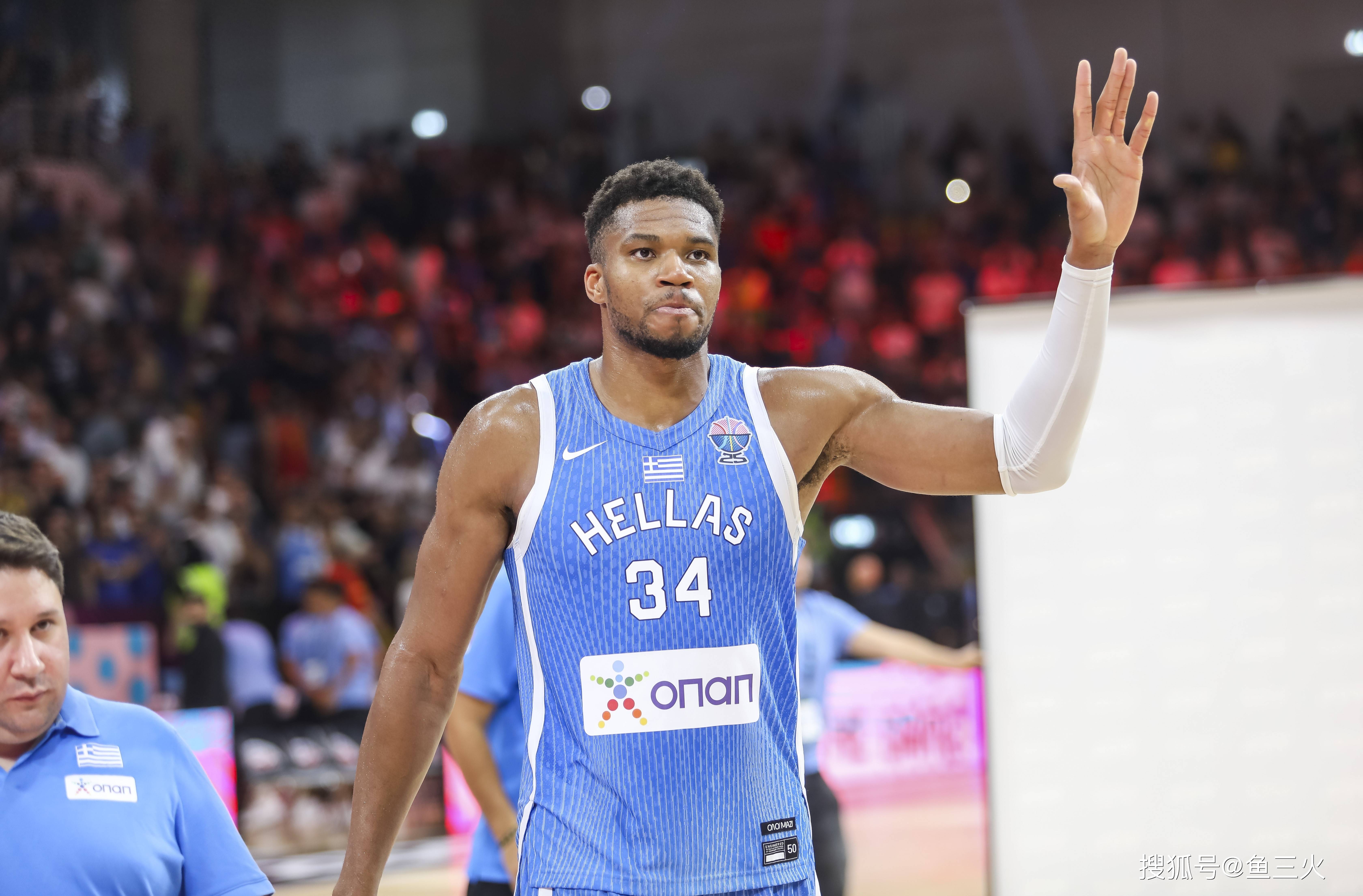 Kaiyun App官方下载字母哥回归赛场，精彩发挥首场状态亮眼，瑞士队观众沸腾！(nba字母哥复出)