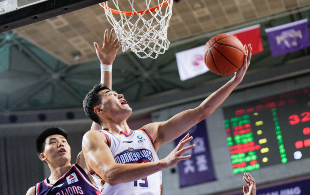 丹佛掘金训练开放日，赛后完成体检引欢呼，CBA季后赛在即，控场能力受关注的简单介绍