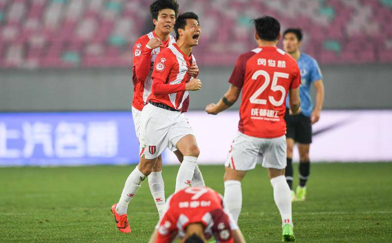 关于成都蓉城训练开放日；今夜防线松动引欢呼；西甲在即；球队文化再被提及的信息